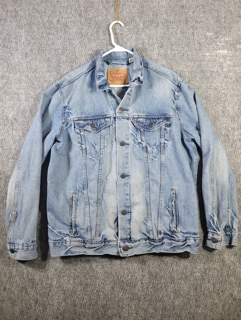 Levis Mens Denim Trucker Jacket XL Light Wash Blue Jean Coat 72334